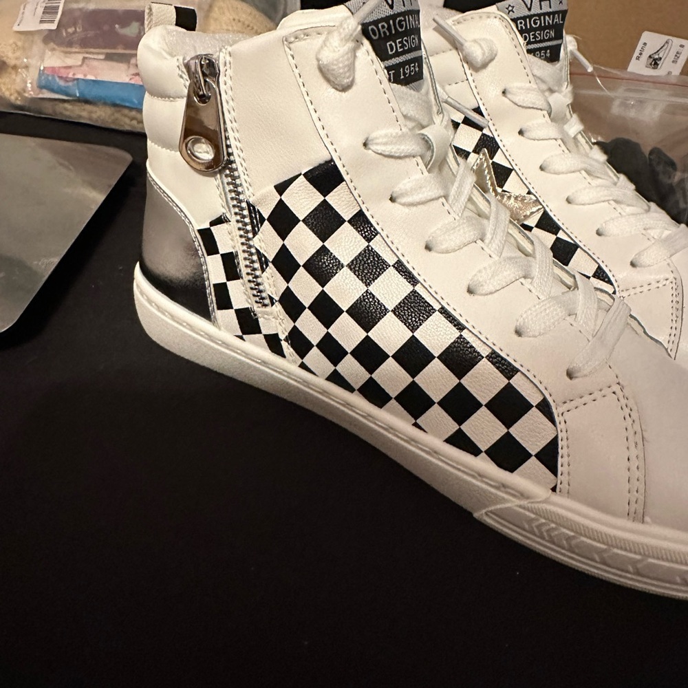 Vintage Havana White and Black Sneakers with Silver and Gold Accents - Picture 4 of 7